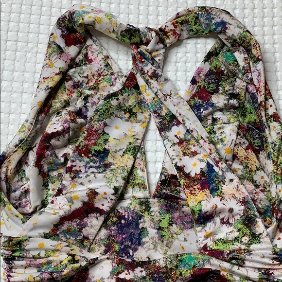Floral halter top - Picture 5 of 7